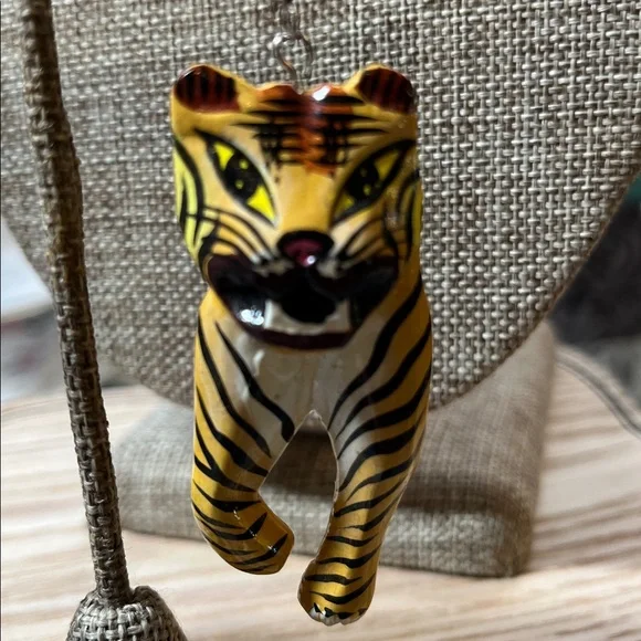 Hand painted wooden tiger earrings, gorgeous! - Picture 3 of 6